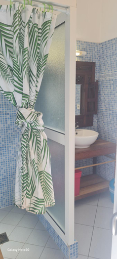 Bathroom 3, Au ti bonheur d'en O ', L'Étang-Salé