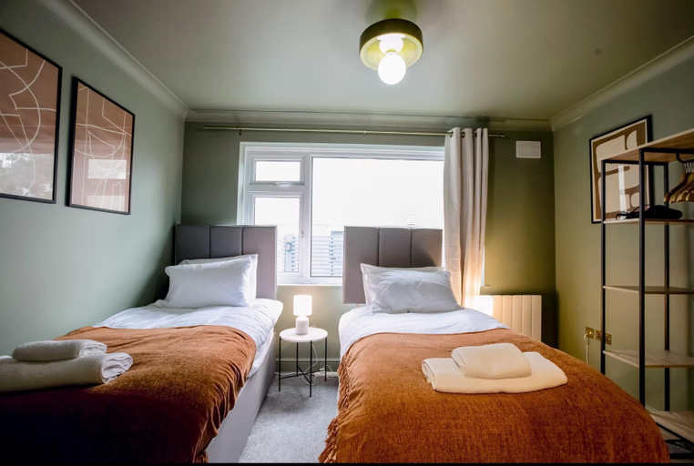 Room 4, 2 Bedroom Apartment Sleeps 3 - Garden - Pets, Cornwall