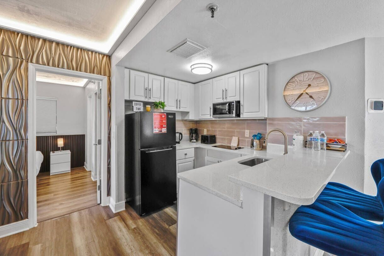 Private kitchen, 2BR Near Universal & Epic Universepool & Gym, Orange