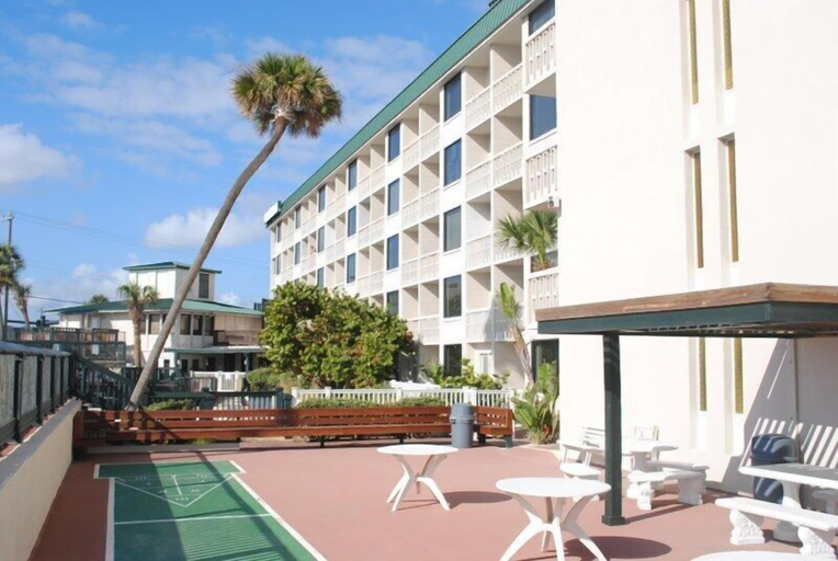 Property grounds, Howard Johnson by Wyndham Oceanfront Daytona Beach, Volusia