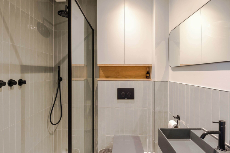 Bathroom 5, Charming 2-bedroom Apartment in Fitzrovia, London