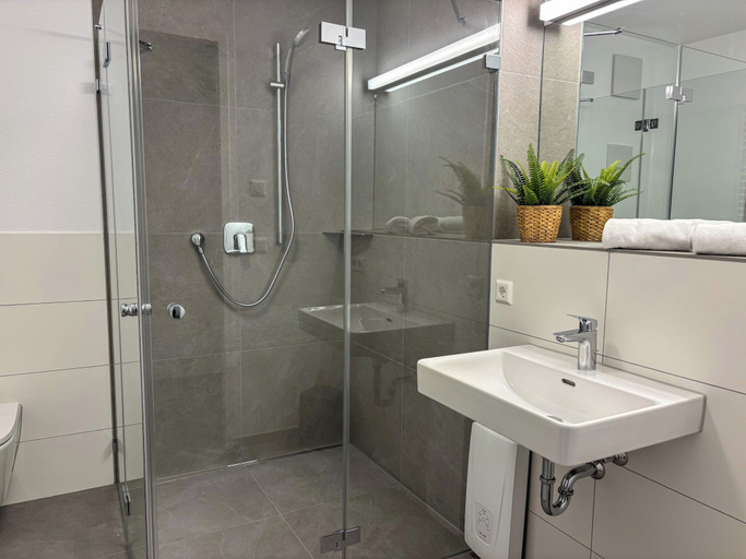 Bathroom, SEVINA APARTMENTS by traubeamsee, Bodenseekreis
