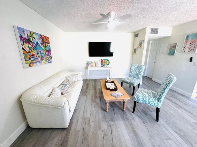 Living area 2, 2 Bed Room Pool Steps to Beach Unit 6, Brevard