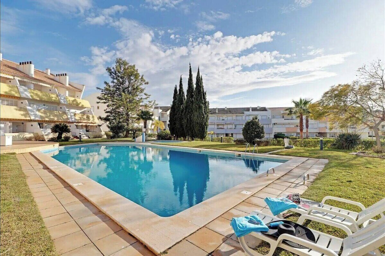 Sport & Beauty 4, Marina Family Duplex with Pool, Loulé