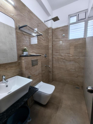 Bathroom 2, EMBASSY PARK Near US consulate, Chennai