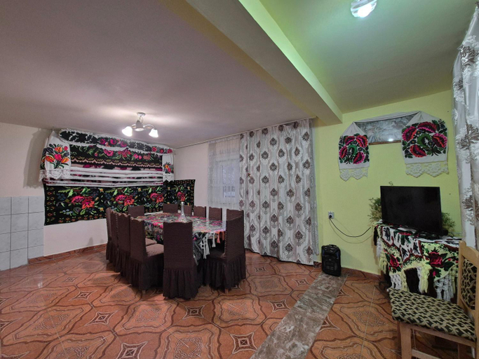 Food & Drinks 2, Casa cu traditie, Budesti