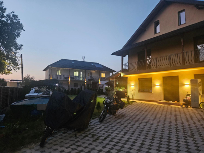 Exterior & Views