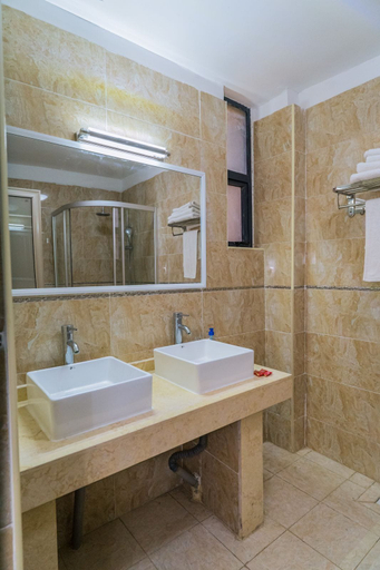 Bathroom 2, Silver Harbor View Palace Apartment, Kibra