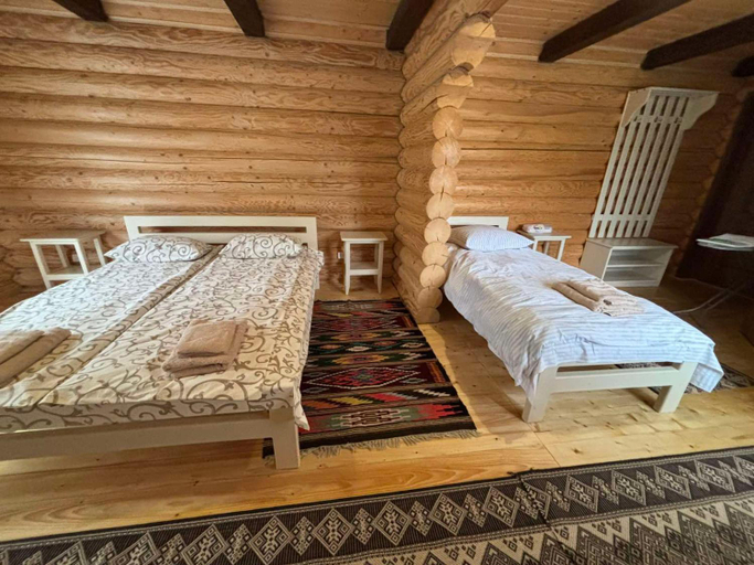 Bedroom 2, Gostynnyi Dvir u Marichky, Rakhivs'kyi