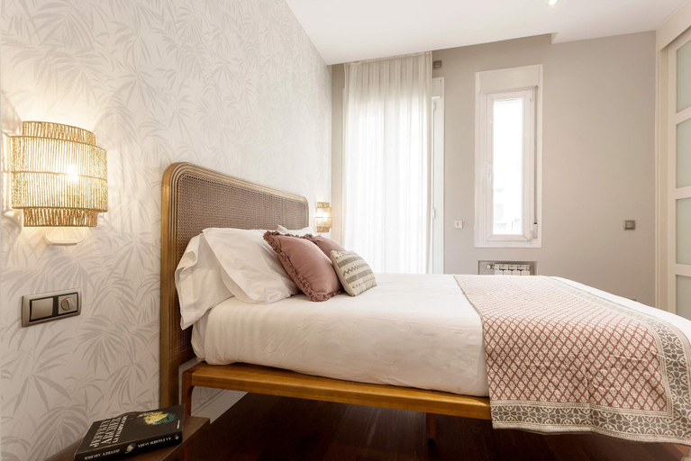 Room 2, Stylish 4BD Apartment Madrid Duque de Osuna II, Madrid