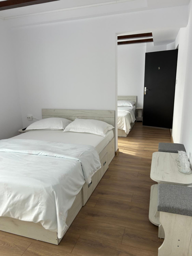 Bedroom 4, Vila Norina, Corbeni