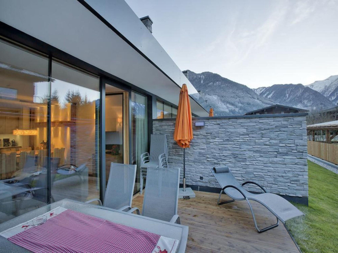 Others 4, Apartment in Neukirchen near Ski Lift, Zell am See