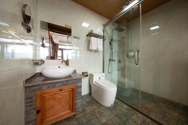 Bathroom 4, Shanyushe Renwen Boutique Inn, Lijiang
