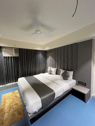 Room 3, Hotel NR INN, Ahmadabad