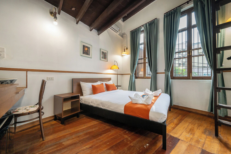 Room 3, Arun Sa Wad - 103 Nana Queen Bed with AC, Samphantawong