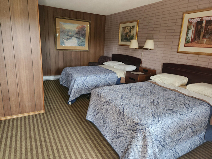 Room 3, Cedar Creek Resort, Division No. 1