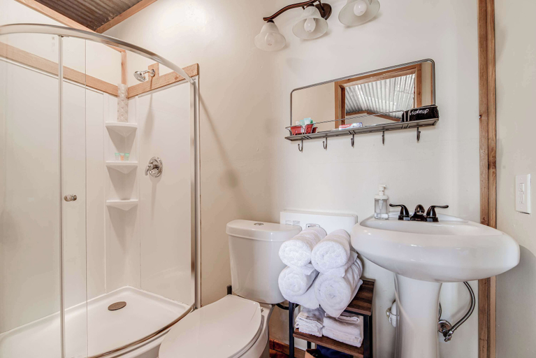 Bathroom, Hill Country Cabin 4, Comal