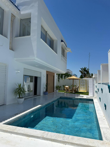 5, Luxurious 4-Bedroom Villa with Private Pool in Marsa Tunisie, La Marsa