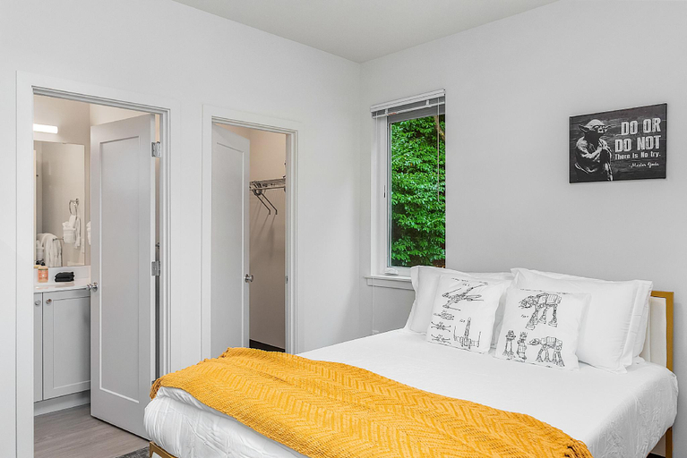 Bedroom 2, Yoda's Swamp Suite, Seattle