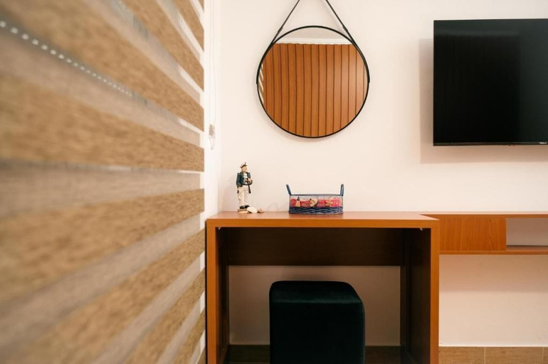 Interior 3, Lux Ariana