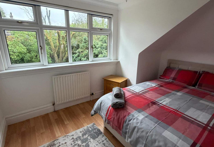 Room 5, Luxurious Airdrie Retreat With 5 Bedrooms, North Lanarkshire