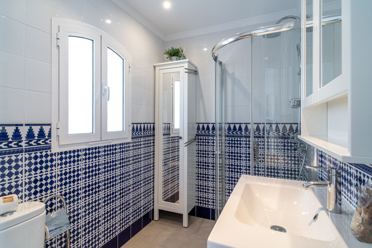 Bathroom 2, Verano Azul Seasun 90B by Casasol, Málaga