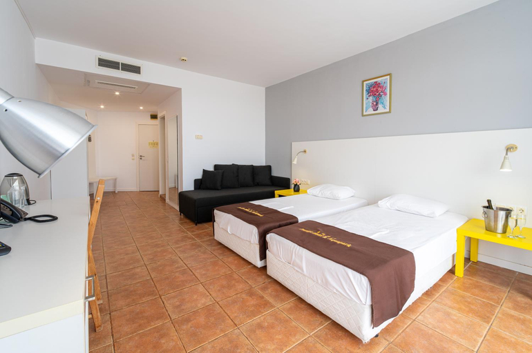 Bedroom 3, Prestige Grand Hotel & Aquapark - All Inclusive, Varna