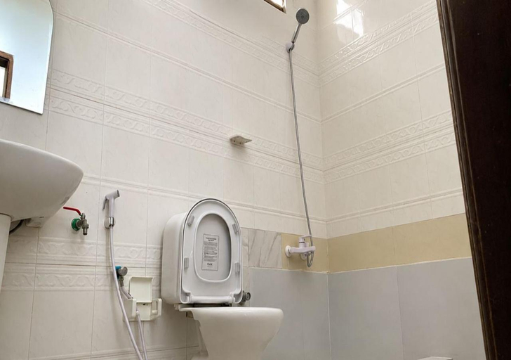 Bathroom, SULKHAN SERVICED APARTMENT, Magharibi