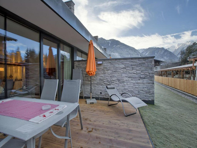 Others 5, Apartment in Neukirchen near Ski Lift, Zell am See