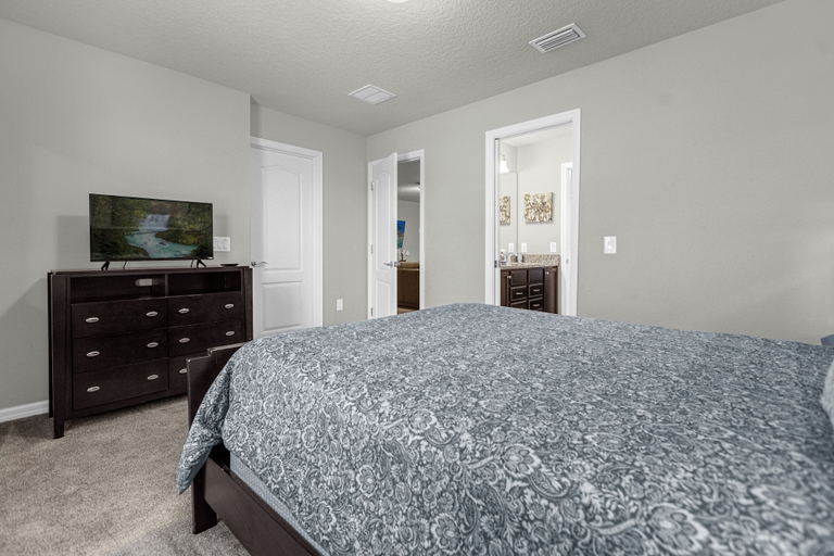 Room 2, 9BR Villa in Kissimmee Sleeps 18 Guests, Osceola