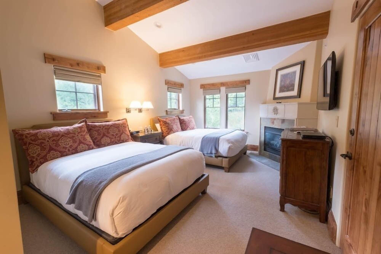 Room, One Bedroom Two Queen Suite 1 Suite, Summit