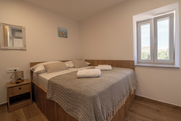 Room 5, Blažov Dvor, Nin