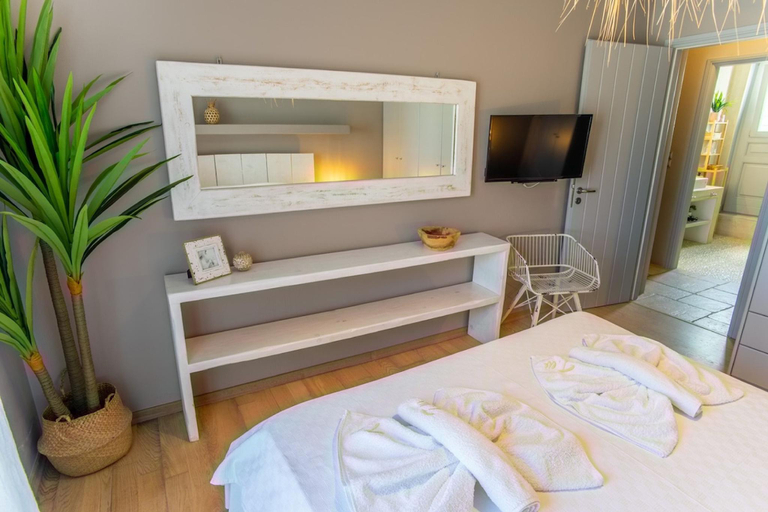 5, Luxury Villa Delphinus - Allparos Villas, South Aegean