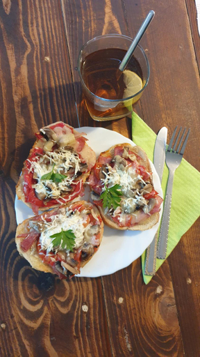 Food & Drinks, Facilitati cazare Raluca, Bunesti