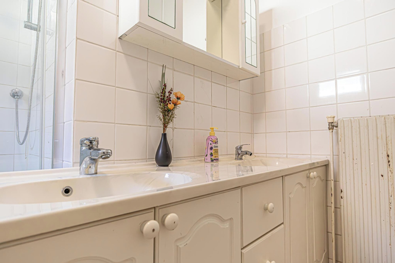 Shared bathroom 3, Charming House with Garden Access, Wien