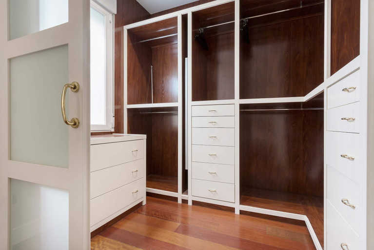Room 2, Stylish 4BD Apartment Madrid . Duque de Osuna II, Madrid