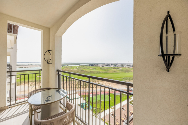 Outdoor dining 4, Bloomfields 2BR Fairways 2 Yas Golf, Yas Island
