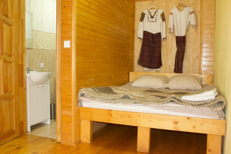Bedroom 2, Садиба У Романа, Skolivs'kyi