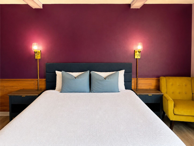 Room 3, Blisspoint Munising, Alger