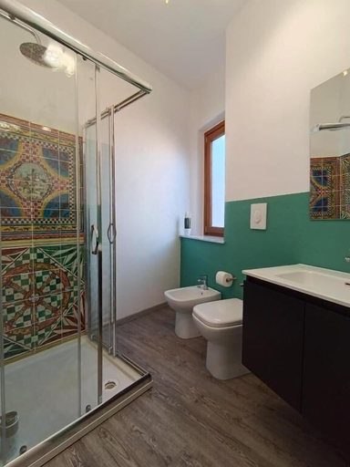 Bathroom 2, B&B A'KIAZZA, Palermo