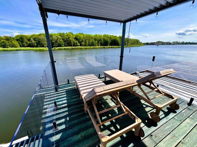 Balcony 3, Comfortable House on the Water With a Jacuzzi, Kamień