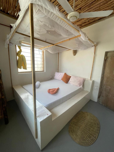 Others 2, Mambo Leo Hostel, Kusini