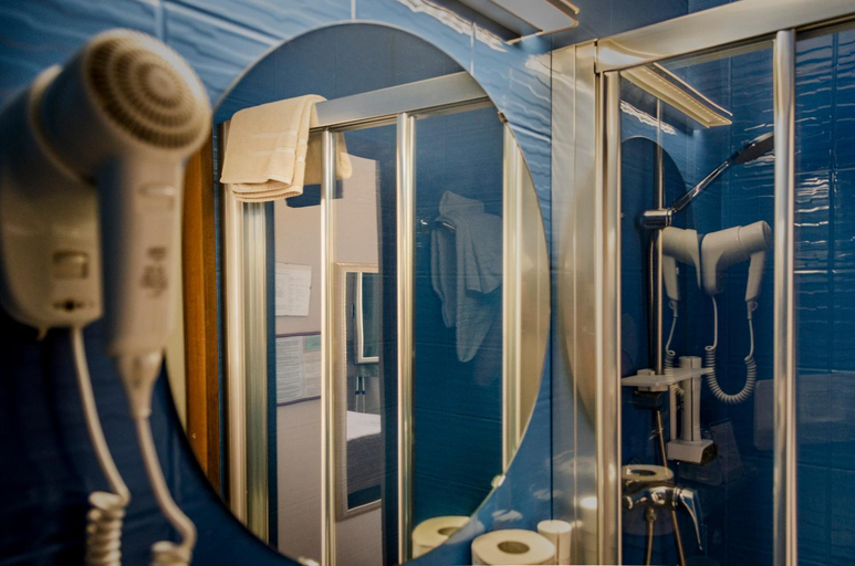 Bathroom 5, Hotel Eden, Torino