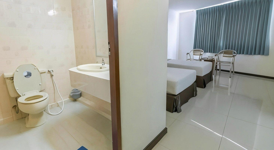 Bathroom 4, Lake Inn Hotel, Muang Songkhla