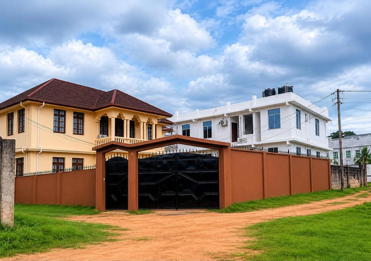 Exterior & Views