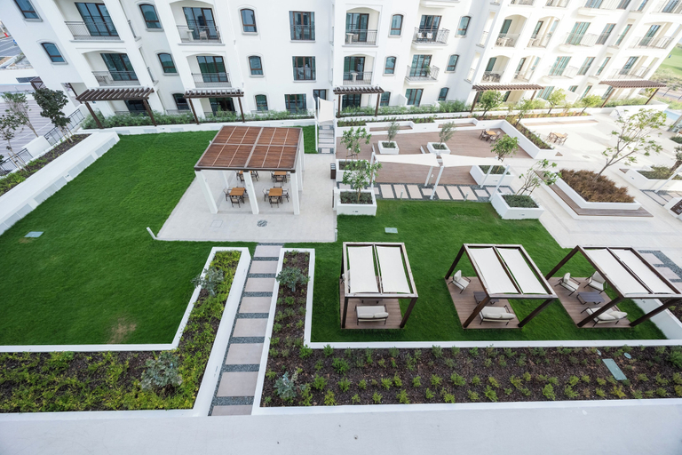 Outdoor dining, Bloomfields 1BR in Fairways 2 - Yas Golf, Yas Island
