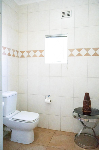 Bathroom 2, Guest Paradise Lodge, Hwange