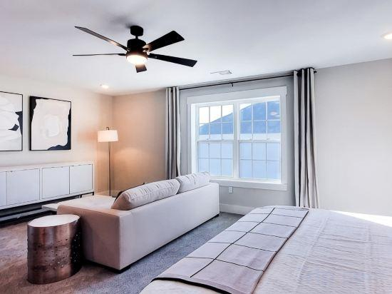 4, Loop, New Luxurious Large 3BR, Sleeps 9 + Parking, Collin