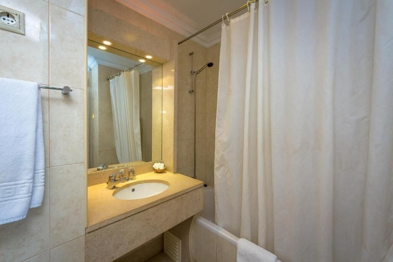 Bathroom 4, Hotel Atismar, Loulé