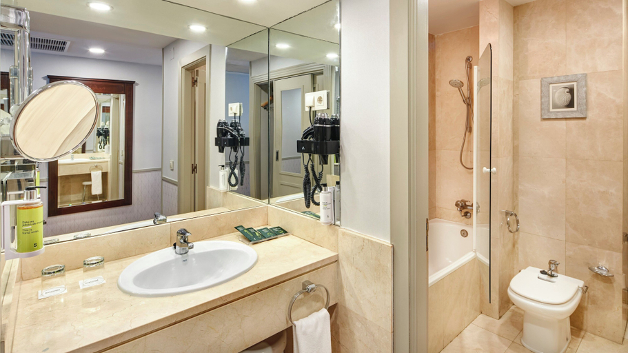 Bathroom 4, Sercotel Gran Hotel Conde Duque, Madrid